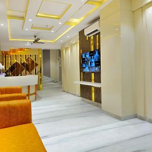 Hotel Worth Newly Bulit - New Delhi